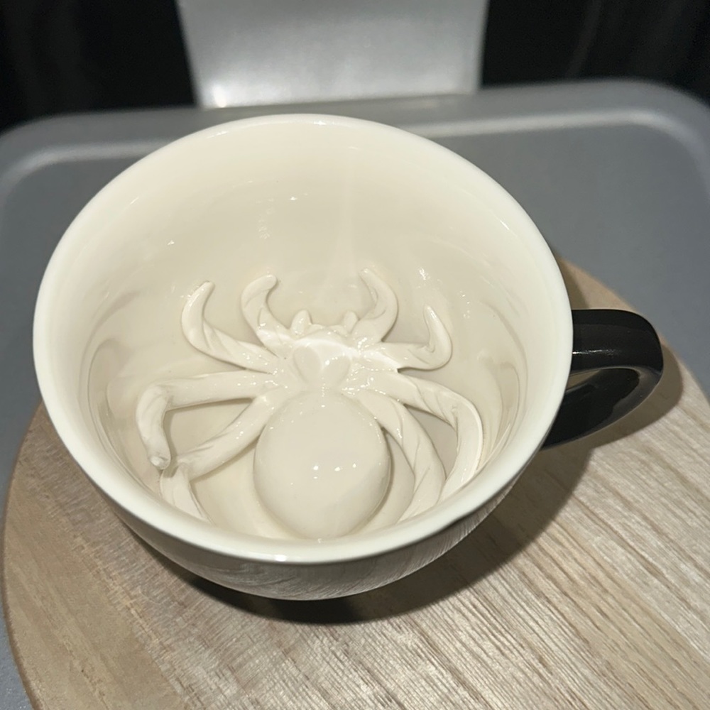 Creature Cup Spider Black Coffee white